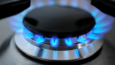 Iron burner with blue flame